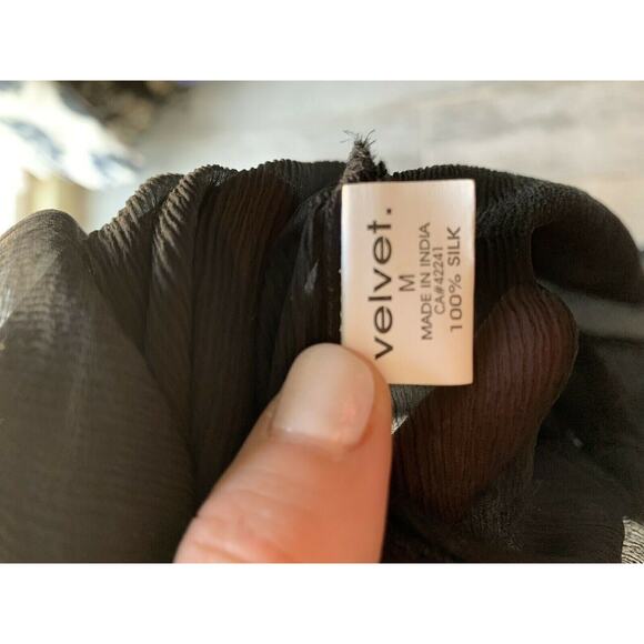 Velvet by Graham & Spencer Black Sleeveless Blouse - Picture 7 of 7